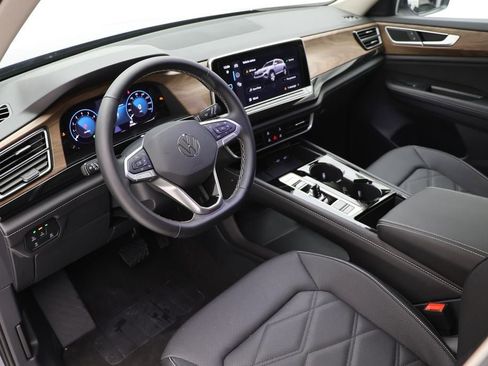 Used 2025 Volkswagen Atlas SE image 15