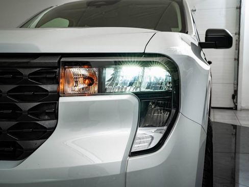 Used 2025 Ford Maverick XL image 14