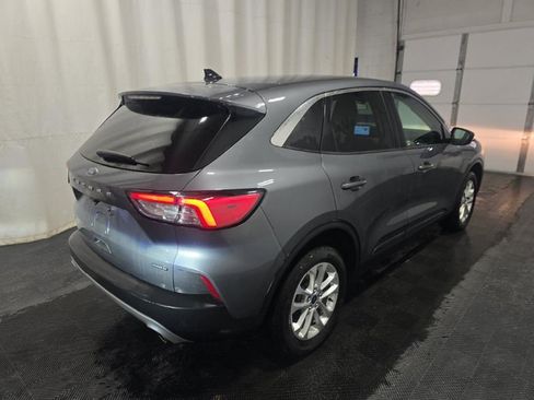 Used 2022 Ford Escape SE image 2