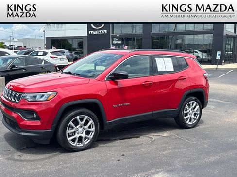 Used 2023 Jeep Compass Latitude w/ Sun and Sound Group AWD/4WD image 1