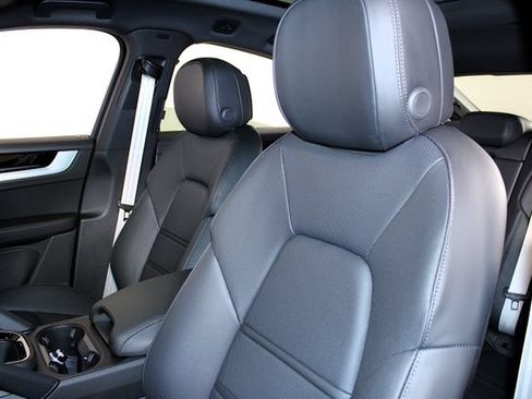 Certified 2026 Porsche Cayenne Coupe AWD/4WD image 19
