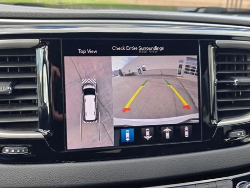 Used 2020 Chrysler Pacifica Touring-L Plus FWD image 33