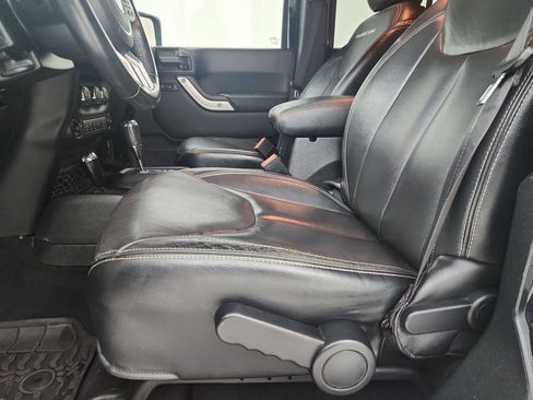Used 2016 Jeep Wrangler Unlimited Rubicon AWD/4WD image 22