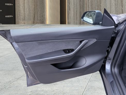 Used 2020 Tesla Model Y Performance image 24