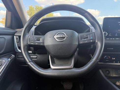 Used 2025 Nissan Rogue SV FWD image 25