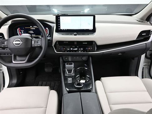 Used 2025 Nissan Rogue SL w/ Tech Package image 13