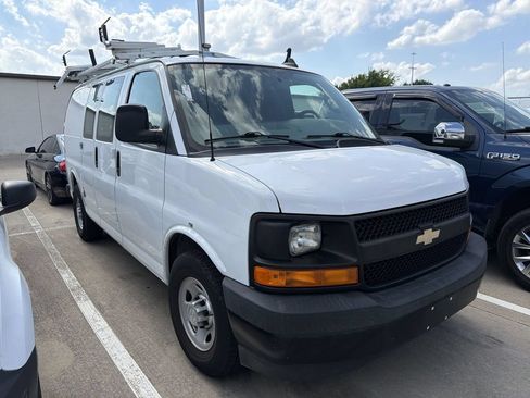 Used 2017 Chevrolet Express 2500 RWD image 2
