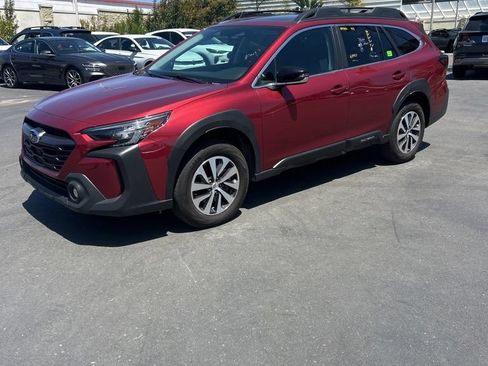 Used 2025 Subaru Outback Premium AWD/4WD image 1