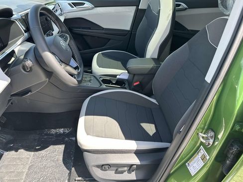 New 2026 Volkswagen Taos SE FWD image 13