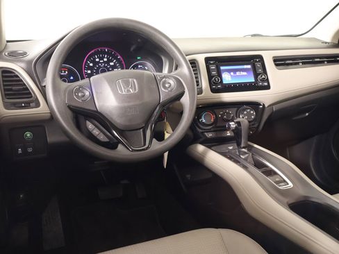 Used 2022 Honda HR-V LX image 2
