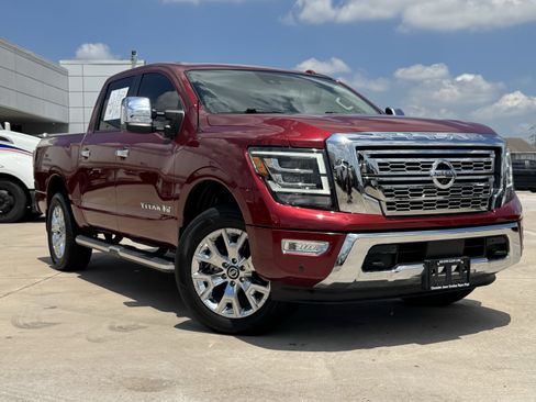 Used 2020 Nissan Titan SL w/ Moonroof Package AWD/4WD image 2
