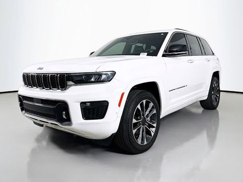 Used 2023 Jeep Grand Cherokee Overland image 3