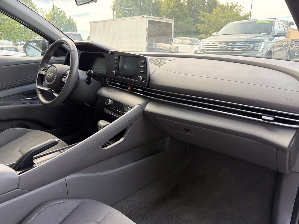 Certified 2025 Hyundai Elantra Sport FWD image 30