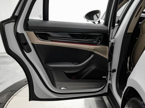 Used 2025 Porsche Panamera w/ Premium Package image 82