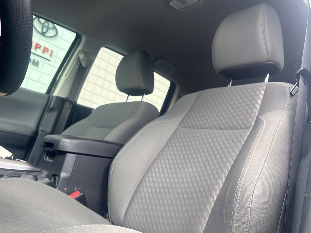 Used 2022 Toyota Tacoma SR5 RWD image 11