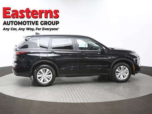 Used 2025 Mitsubishi Outlander ES image 44