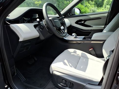 New 2026 Land Rover Range Rover Evoque S AWD/4WD image 17