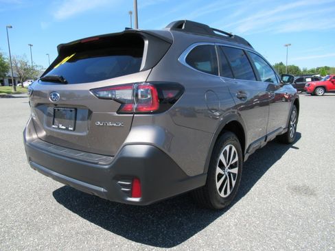 Used 2021 Subaru Outback Premium AWD/4WD image 7