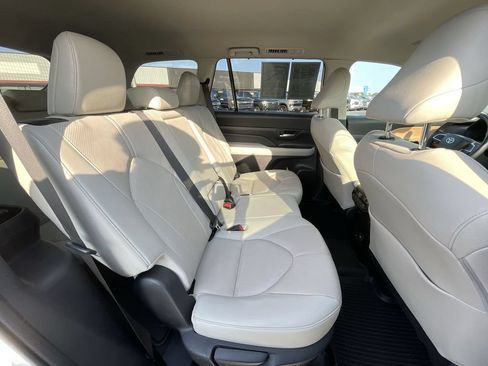 Used 2024 Toyota Grand Highlander AWD image 27