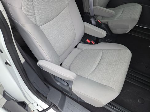 Certified 2024 Toyota Sienna LE image 19