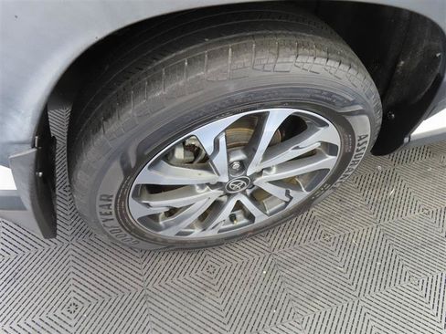 Used 2022 Toyota Corolla Cross XLE FWD image 8