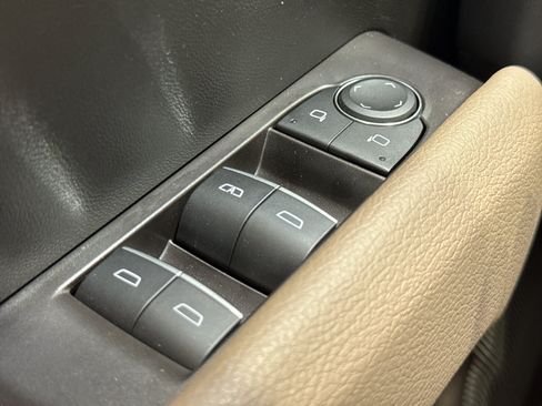Used 2025 GMC Canyon Denali AWD/4WD image 36