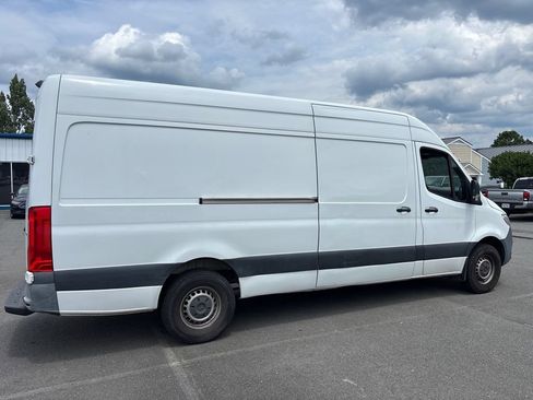 Used 2022 Mercedes-Benz Sprinter 2500 image 9
