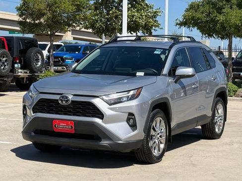 Used 2022 Toyota RAV4 XLE Premium FWD image 6