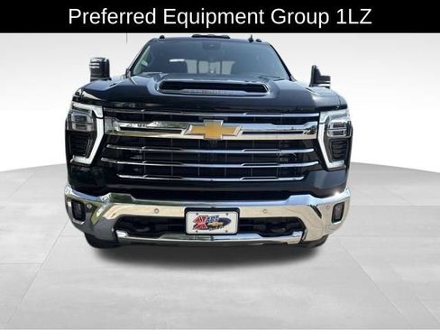 Used 2025 Chevrolet Silverado 2500 LTZ w/ LTZ Convenience Package AWD/4WD image 2