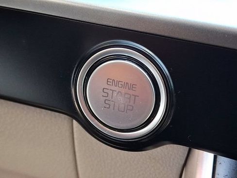 Used 2023 Kia Carnival LX FWD image 24