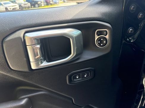 Used 2025 Jeep Wrangler Sport AWD/4WD image 17