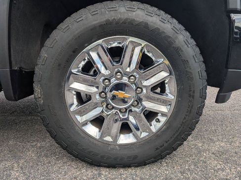 Used 2024 Chevrolet Silverado 2500 High Country w/ Technology Package AWD/4WD image 9