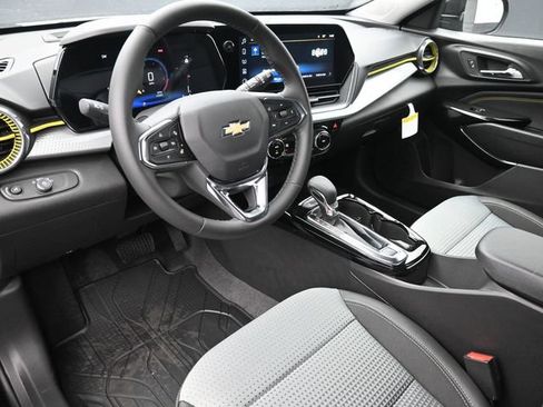 Used 2026 Chevrolet Trax LT w/ Driver Confidence Package FWD image 19