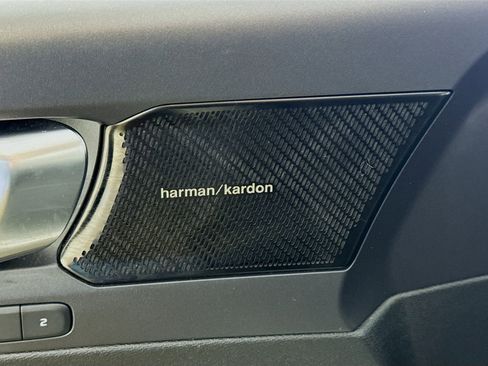 Used 2021 Volvo XC40 T5 R-Design w/ Protection Package Premier image 4