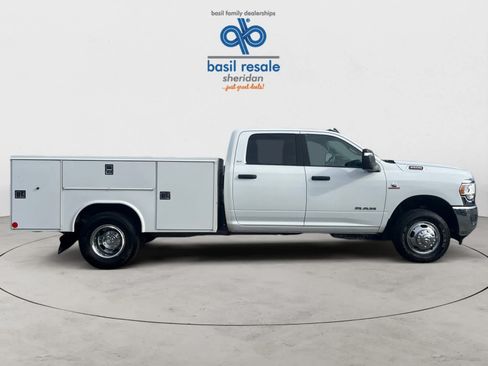 Used 2024 RAM 3500 SLT w/ Quick Order Package 2YG SLT AWD/4WD image 8