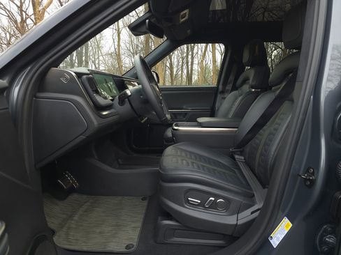 Used 2024 Rivian R1S Adventure image 11