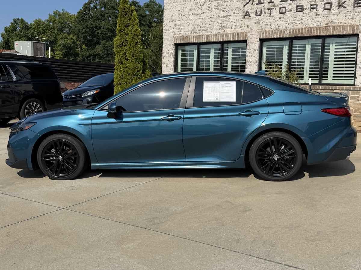 Used 2025 Toyota Camry SE FWD image 10