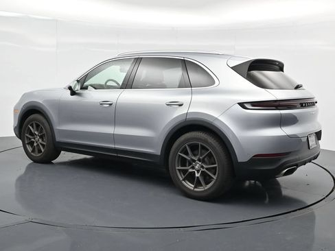 Certified 2025 Porsche Cayenne AWD/4WD image 3