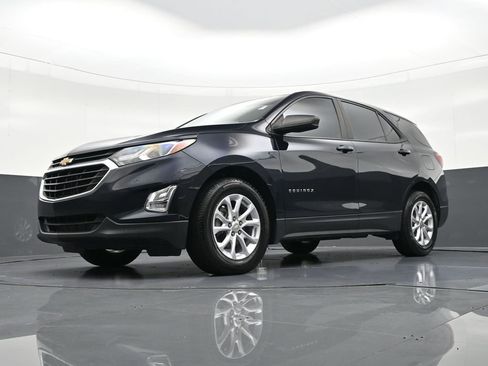 Used 2021 Chevrolet Equinox LS image 24