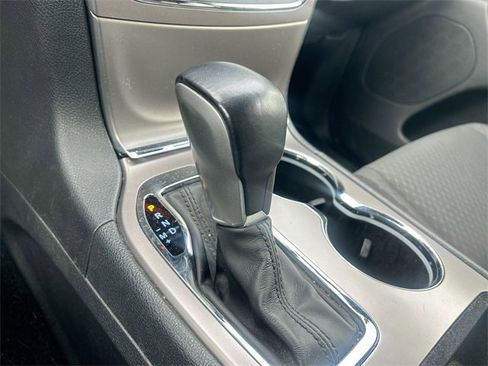 Used 2021 Jeep Grand Cherokee Laredo image 24