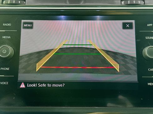 Used 2018 Volkswagen Tiguan SE w/ Panoramic Sunroof Package image 22