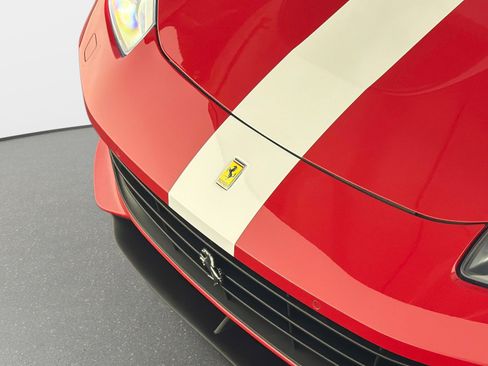 Used 2018 Ferrari GTC4Lusso T image 10