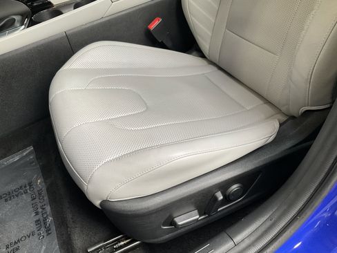 Used 2024 Hyundai Elantra Limited image 33