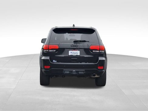 Used 2022 Jeep Grand Cherokee Laredo X AWD/4WD image 3
