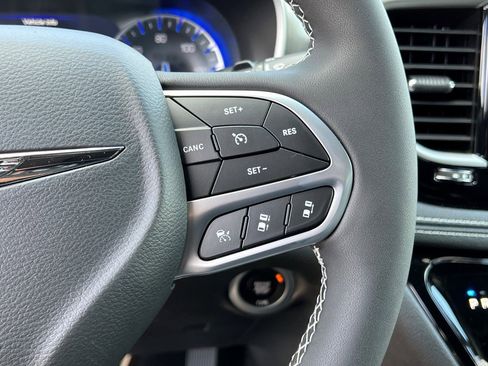 New 2026 Chrysler Pacifica Select image 19