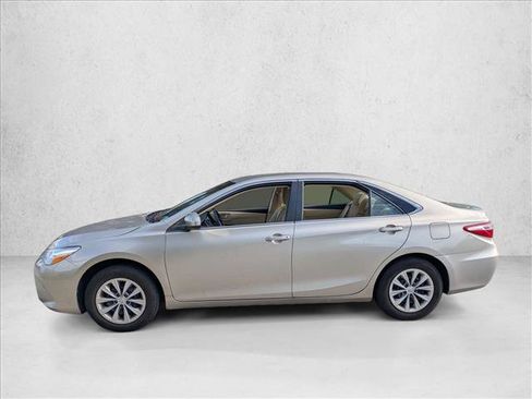 Used 2017 Toyota Camry LE FWD image 7