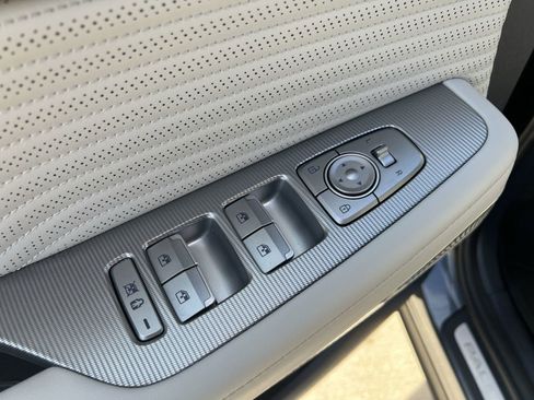 Used 2024 Hyundai Palisade Calligraphy image 24