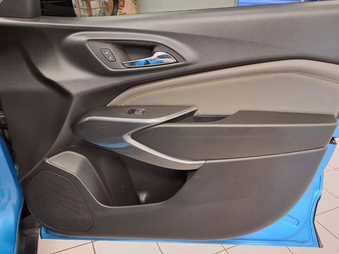 Used 2025 Chevrolet Trax ACTIV FWD image 11