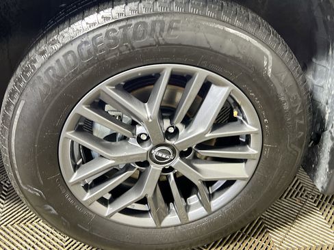 Used 2024 Nissan Rogue S image 14