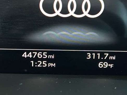 Used 2022 Audi Q7 Premium Plus image 11